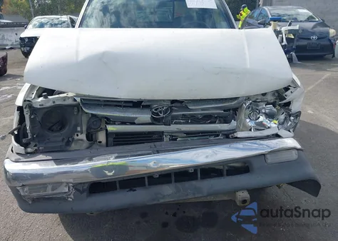 2000 Toyota Tacoma из США, поврежденный, VIN 4TAVL52N4YZ573716